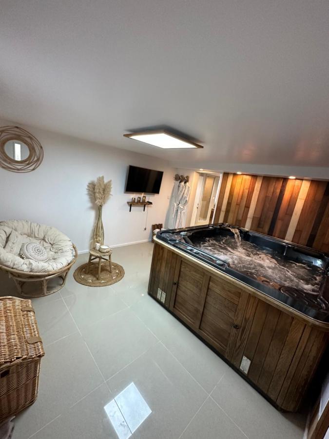 Appartement Jacuzzi Prive Avinyon Dış mekan fotoğraf